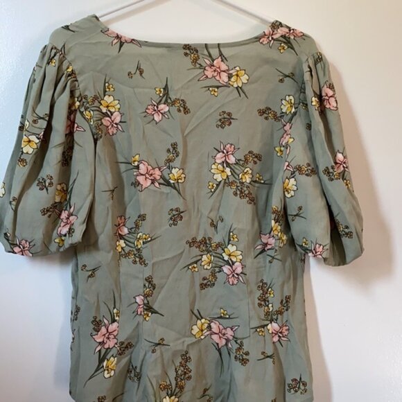 Suzy Shier Short Sleeve V-Neck Blouse - Picture 3 of 3